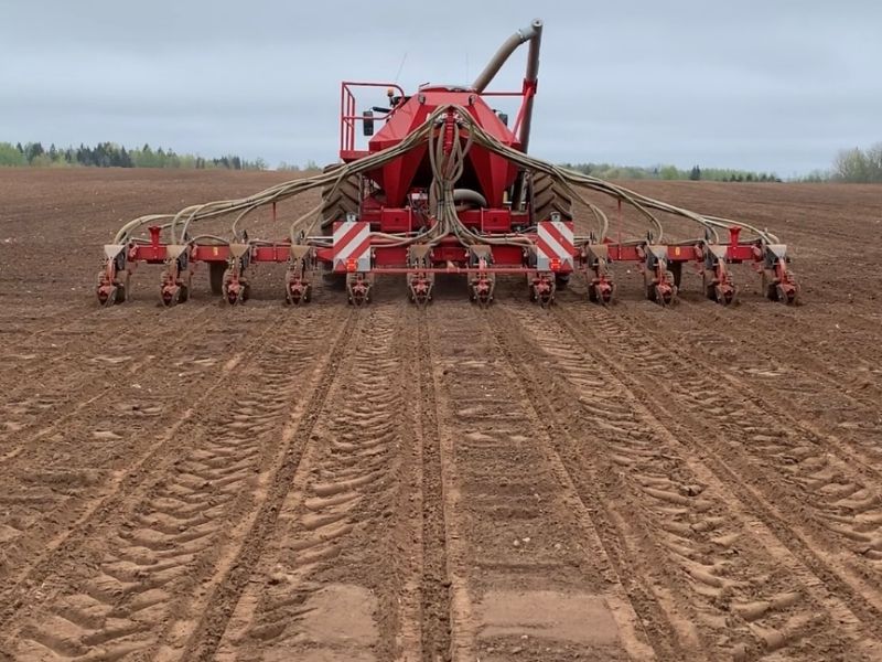 Baltic Agro maisi külviteenus